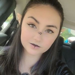 Meet your Posher, Leona